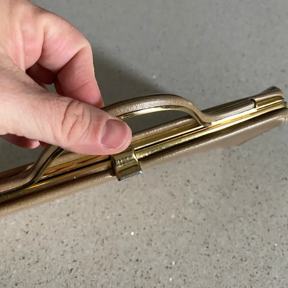 no brand women’s wristlet